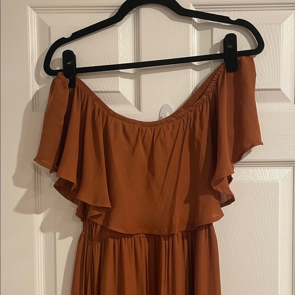 Off-Shoulder Brown Maxi Dress - Picture 2 of 4